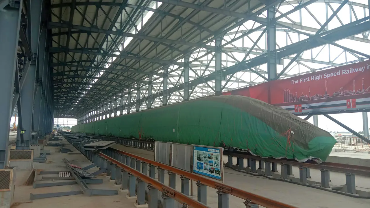 Stasiun Kereta Cepat Jakarta Bandung yang berada di Tegalluar, Kabupaten Bandung, Sabtu (1/10/2022). (Maulandy/Liputan6.com)