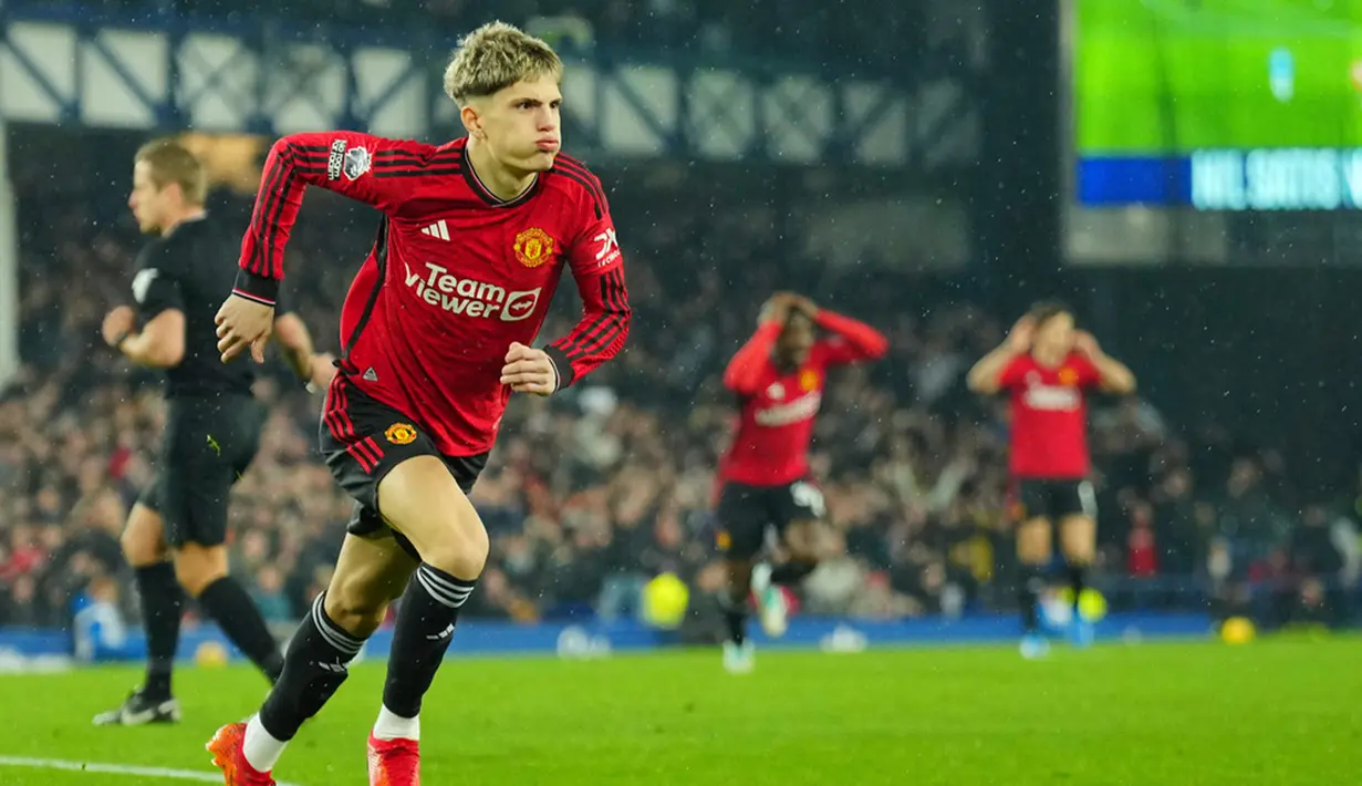 Kemenangan ini masih menempatkan posisi Manchester United pada posisi 6 klasemen sementara dengan raihan 24 poin. (AP Photo/Jon Super)