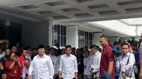 Prabowo Subianto dan Gibran Rakabuming Raka tiba di Gedung KPU RI, Jakart Pusat, Rabu (24/4/2024). (Radityo).