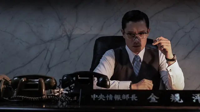 Adegan film The Man Standing Next. (Foto: Dok. Showbox/ KlikFilm)