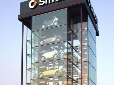 Smart Tower di Eropa membuat mobil-mobil yang parkir terlihat seperti pajangan diecast. (Source: id.pinterset.com)