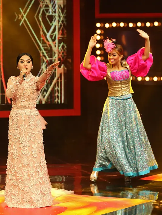 Ditemui di kawasan Epicentrum, Jakarta Selatan, Minggu (16/4/2017), Syahrini menuturkan alasannya hadir di acara galang dana tersebut. Secara sengaja ia mengosongkan segala macam acara untuk malam itu. (Bambang E. Ros/Bintang.com)