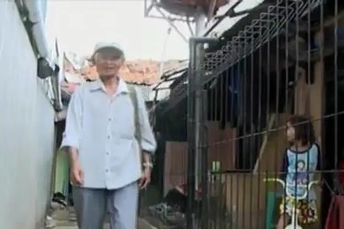 Perjuangan Mbah Darmo Menjual Jasa Timbangan