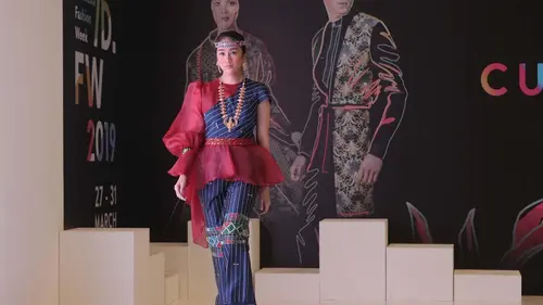 Motif Meriah Ulos Sadum dalam Koleksi Jumpsuit dan Dress Modern