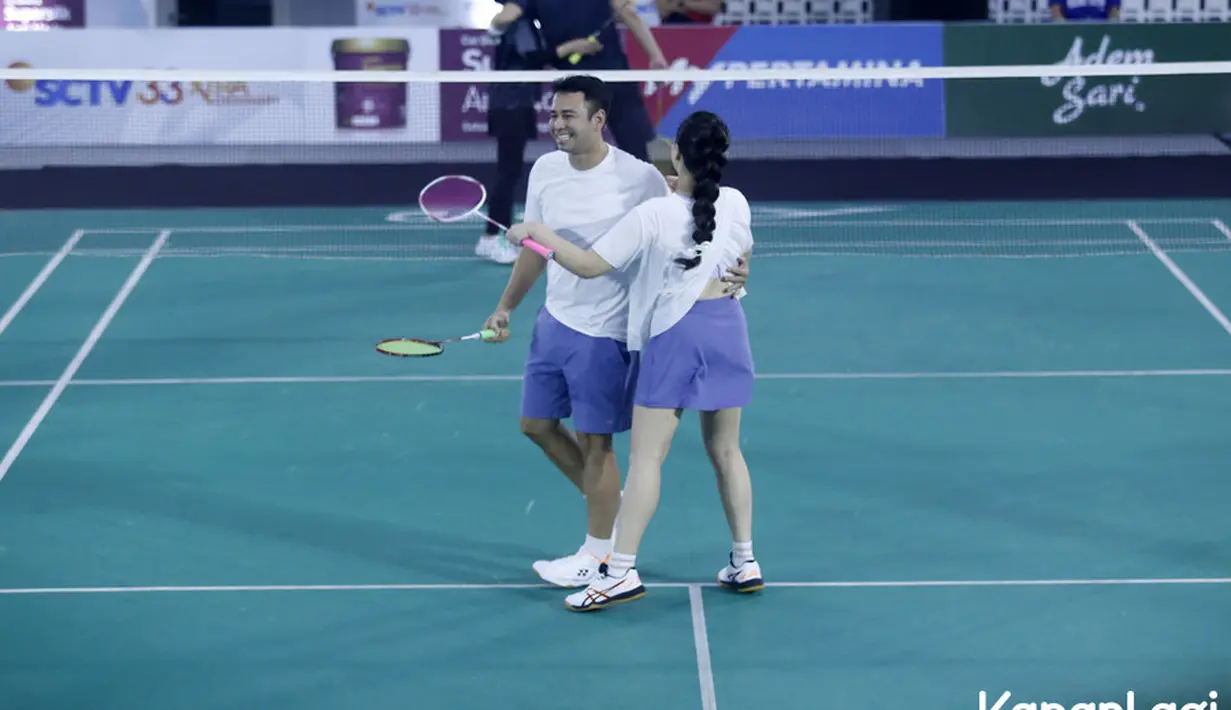 Raffi Ahmad dan Nagita atau kerap disapa Gigi tampil mengenakan kaos putih. Sedangkan Lesti dan suami mengenakan hitam dalam turnamen tersebut. [Foto: Bayu Herdianto/KapanLagi.com]