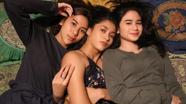 Segera Tayang di Bioskop, Ini 7 Potret Kebersamaan Pemain Film KKN Di Desa Penari