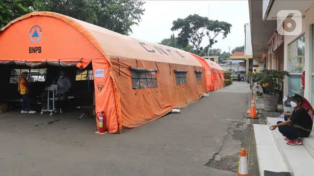 RSUD BEKASI MENDIRIKAN TENDA