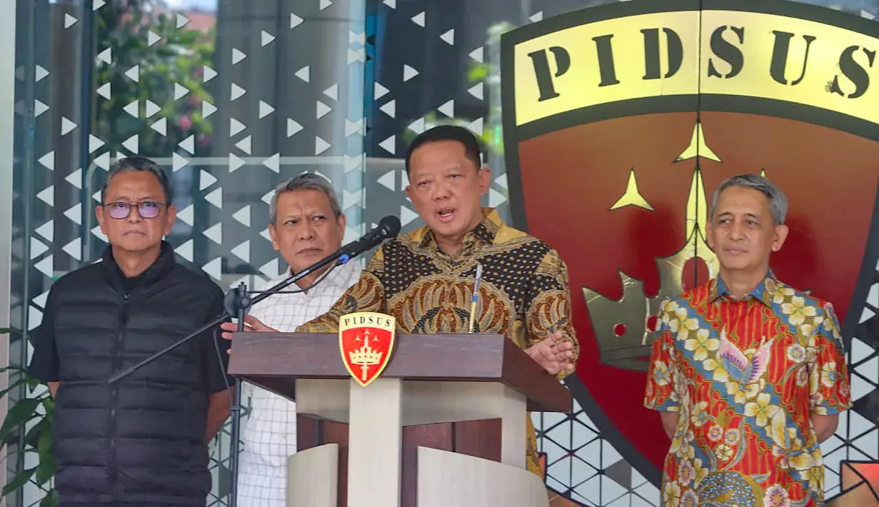 Jaksa Agung Muda Tindak Pidana Khusus (Jampidsus) Febrie Adriansyah memberikan keterangan pers di Gedung Bundar, Kejaksaan Agung, Jakarta, Jumat (10/7/2026). (KLY/ Budy Santoso)