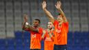 Para pemain Istanbul Basaksehir merayakan kemenangan atas Manchester United pada laga Liga Champions di Stadion Fatih Terim, Kamis (5/11/2021). MU takluk dengan skor 2-1. (AP Photo)