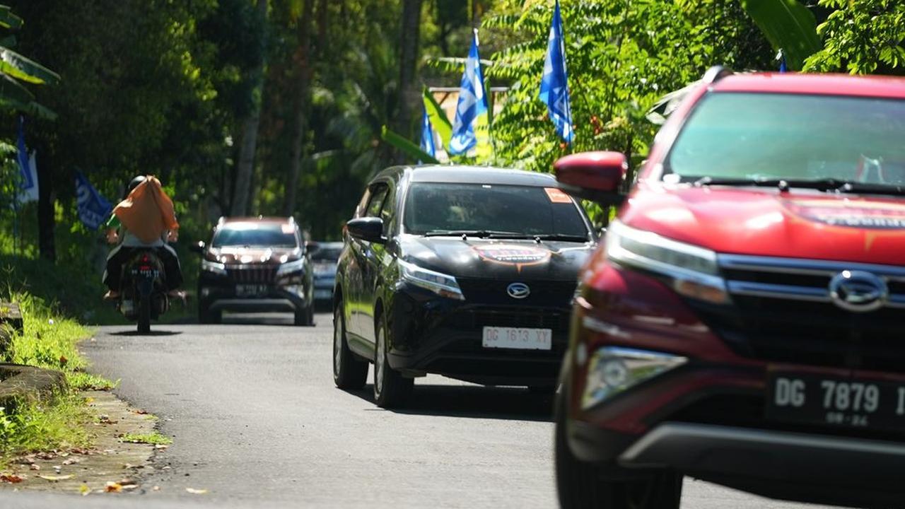 Di medan jalan menurun, kami 'pede' menuju obyek wisata berikutnya: Kedaton Besar. Sebab New Terios dilengkapi Vehicle Stability Control (VSC), ABS (Anti-Lock Brake System) dan EBD (Electronic Brakeforce Distribution).