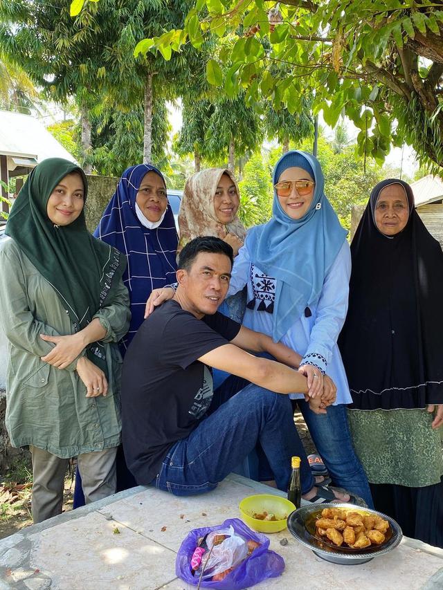 Segera Menetap di Sulawesi, Ini 6 Potret Meggy Wulandari Bareng Keluarga Suami