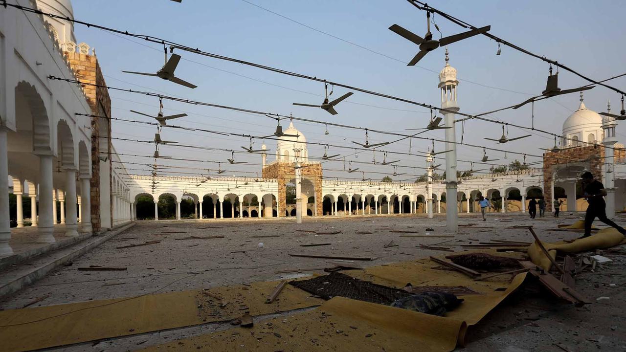 FOTO: Kerusakan Parah  Bangunan Mesjid, Pesantren dan Fasilitas Kesehatan Pendidikan di Pakistan Akibat Serangan Udara India