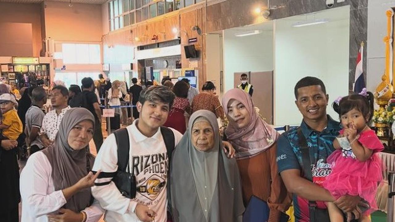 Potret Jirayut dan keluarga (Sumber: Instagram/jirayutdaa4official)