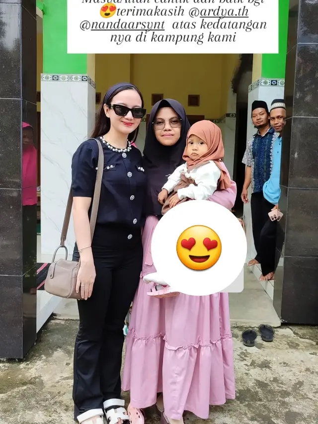 Nanda Arsyinta Bangun Masjid
