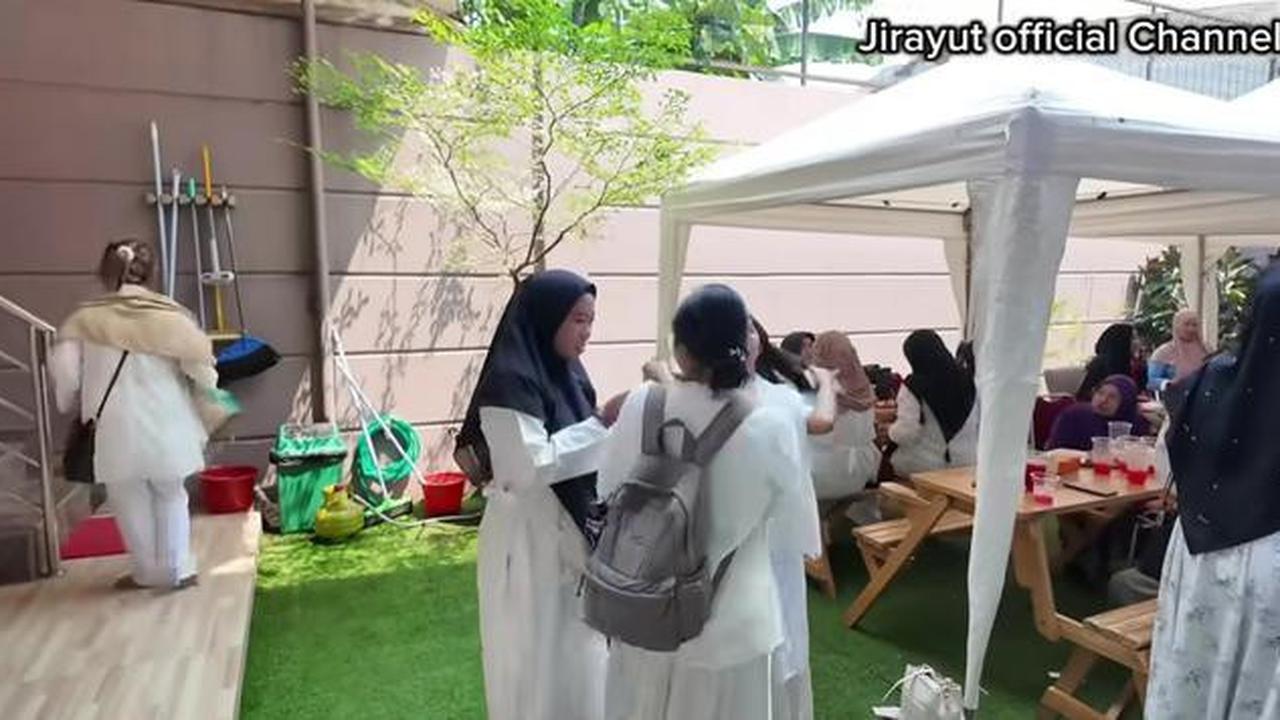 9 Potret Halaman Belakang Rumah Jirayut di Indonesia, Nyaman untuk Acara Keluarga