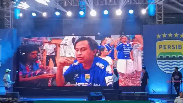 Fashion show jersey anyar Persib. Anak muda kalcer, ibu-ibu, hingga bocah bisa pakai!