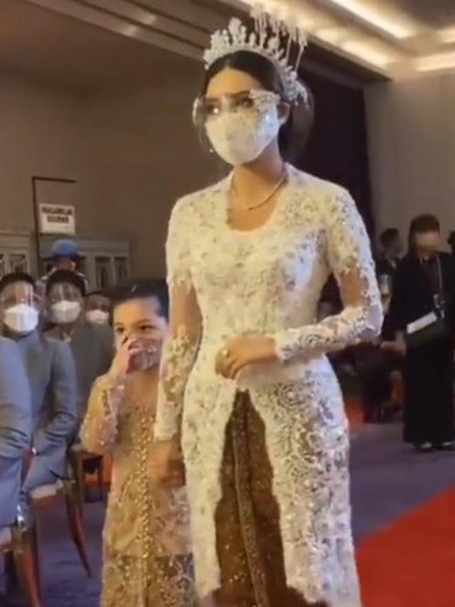 Beri Persembahan Lagu, Ini 6 Potret Kedekatan Arsy dan Aurel Hermansyah