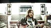 Meski tidak lagi dengan RHCP, Frusciante tetap produktif bersolo karir