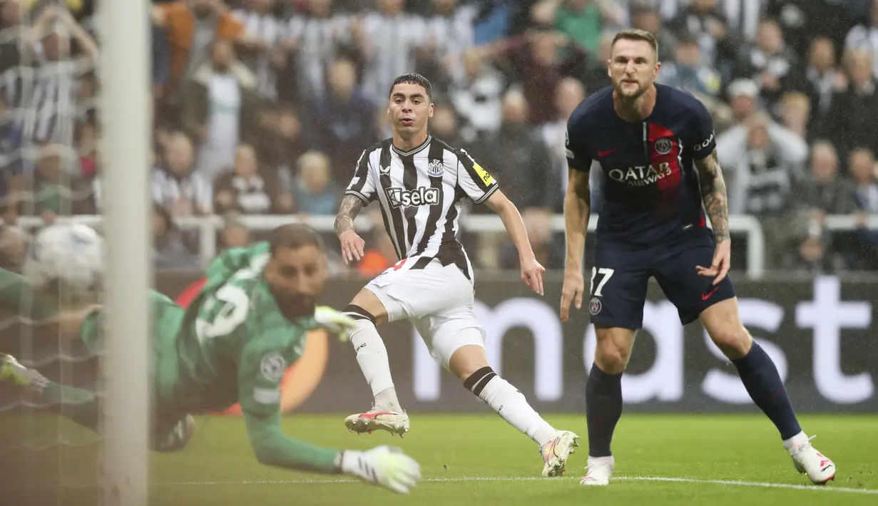 Foto Melihat Klub Bertabur Bintang PSG Diobokobok Newcastle United di
