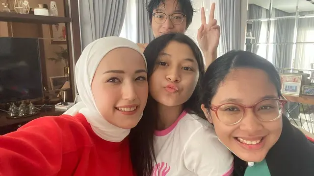 [Instagram/adeliapasha]