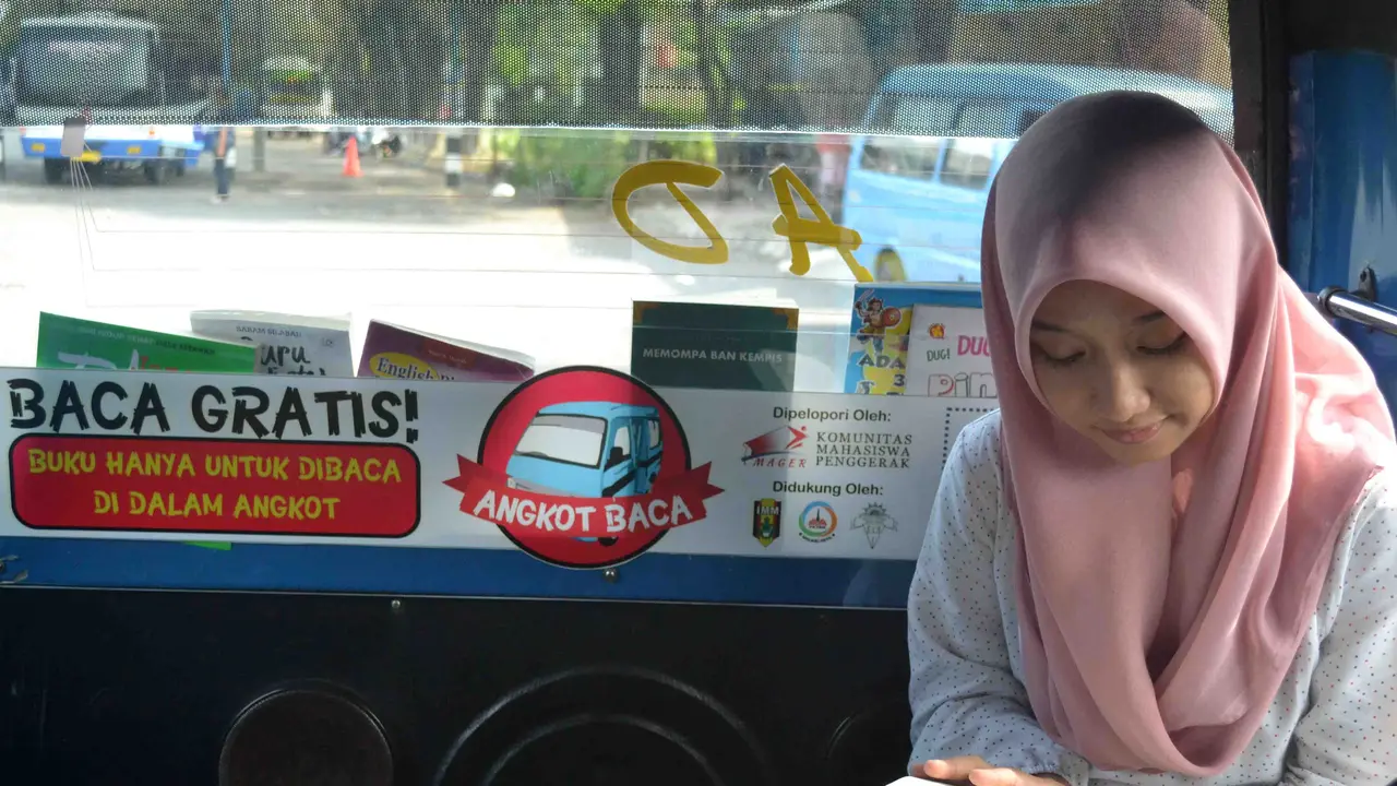 Angkot di Malang Ikut Menumbuhkan Budaya Membaca 