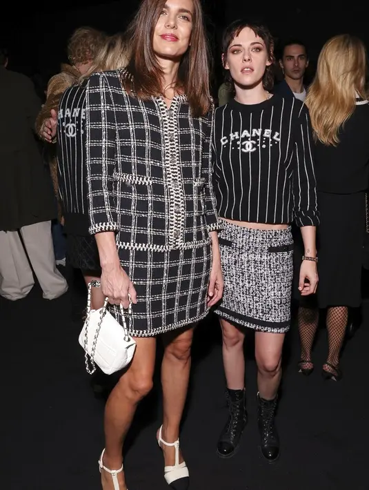 Charlotte Casiraghi dan Kristen Stewart. (Foto: Vianney Le Caer/Invision/AP)