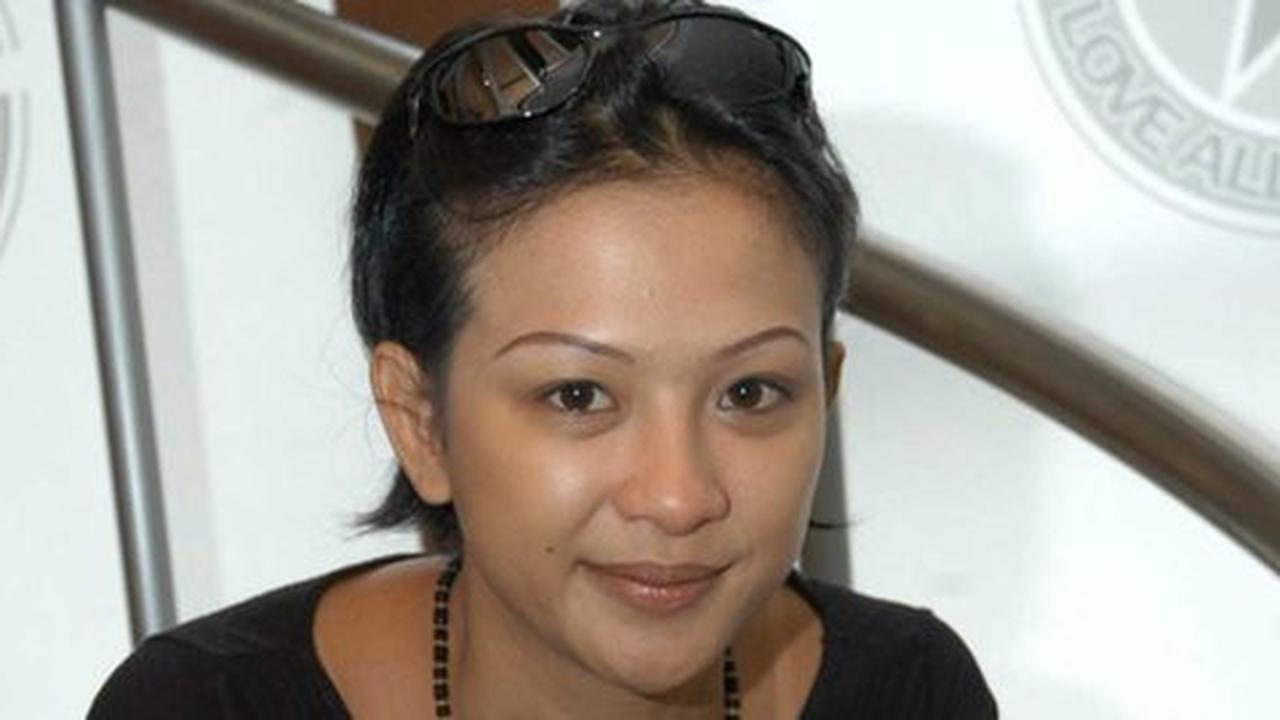 Ira Riswana jadi perias mayat