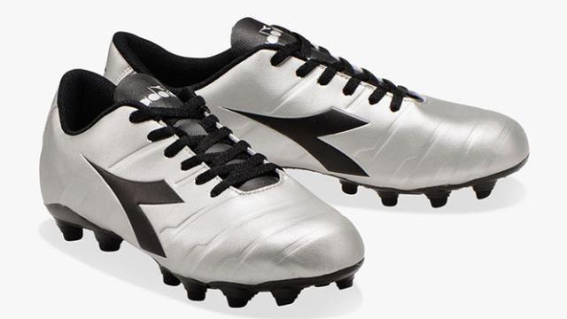 Sepatu sepak bola Diadora tipe Pichichi 3 MG14