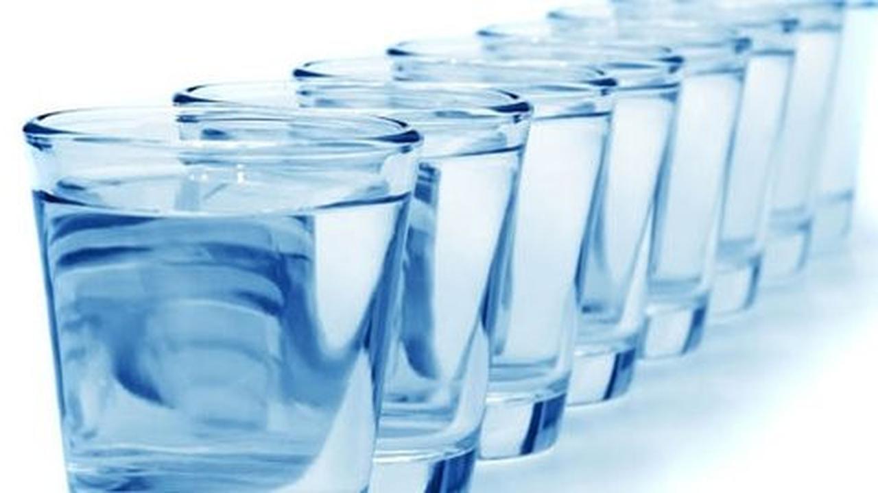 Minum banyak air mineral