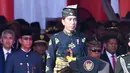 Potret penampilan gagah Presiden Jokowi di Hari Lahir Pancasila. Di sini, Pak Jokowi terlihat mengenakan baju adat Melayu Deli Medan bernuansa hitam dengan corak kuning keemasan yang mewah. [Foto: Instagram/jokowi]