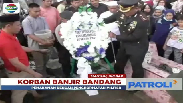 Polisi korban banjir bandang di Mamuju, Sulawesi Barat dikenal masyarakat sering membantu orang yang membutuhkan.