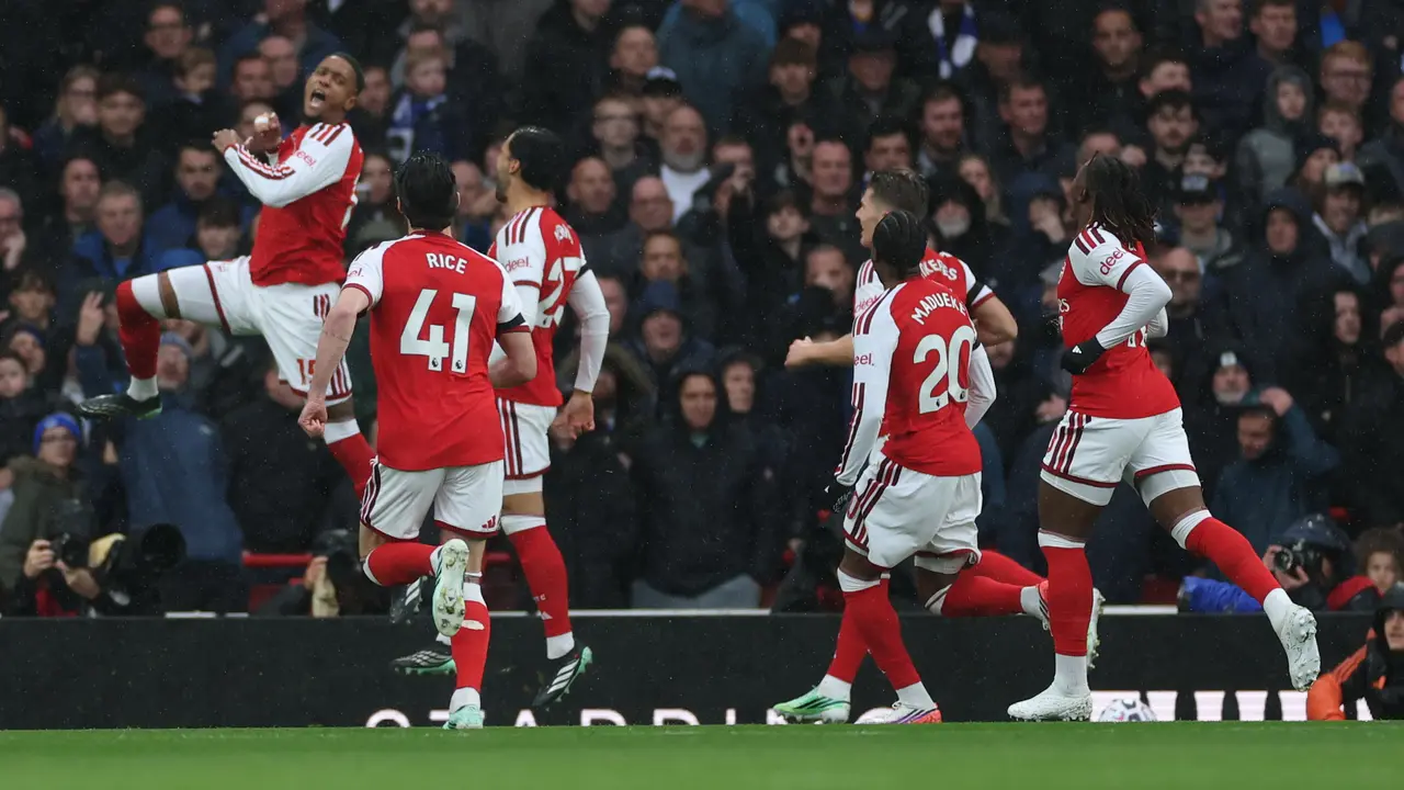 Pemain Arsenal Ezri Konsa