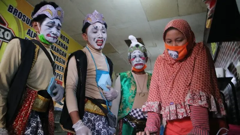 Ketika Petruk, Gareng, Semar Hadir Ditengah Suasana PSBB Covid-19 Cirebon