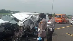 Polisi langsung gelar olah TKP di lokasi kecelakaan yang menewaskan selebritas Vanessa Angel hari Kamis (4/11). Terungkap kronologi kecelakaan yang membuat Vanessa terlempar keluar dari mobil.