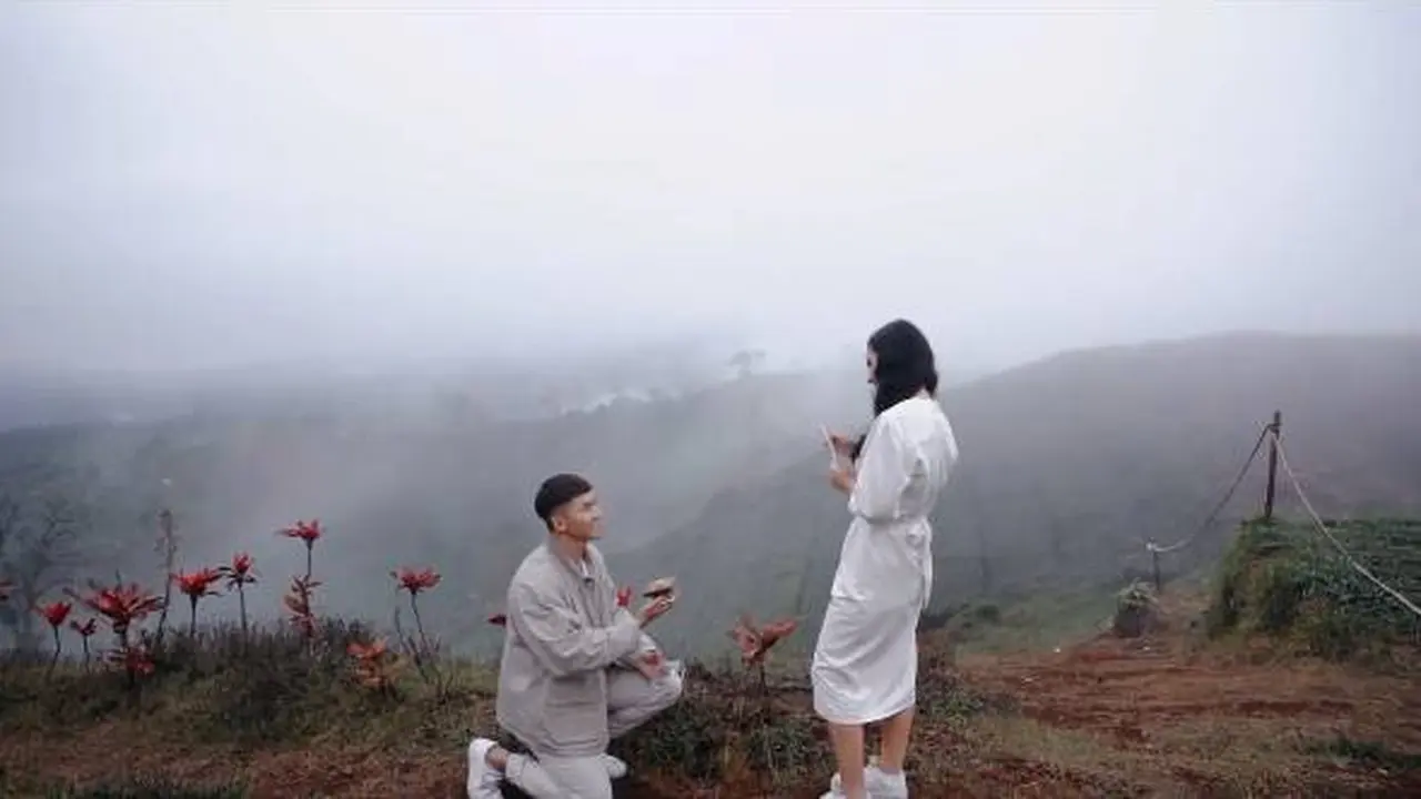 Lamar Kekasih di Atas Gunung, Ini 7 Momen Mesra Rafael Tan dan Sabina Paz