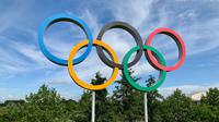Ilustrasi logo Olimpiade. (Photo by Kyle Dias on Unsplash)