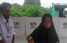 FOTO: Suasana TPS di Tangerang Selatan Gelar Pemungutan Suara Susulan Akibat Banjir