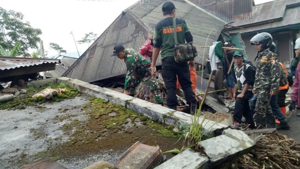 Ilustrasi – meski digoncang gempa lokal relatif kecil, ratusan rumah di Kalibening, Banjarnegara rusak April 2018 lalu (Foto: Liputan6.com/SRU RAPI BNA/Muhamad Ridlo)