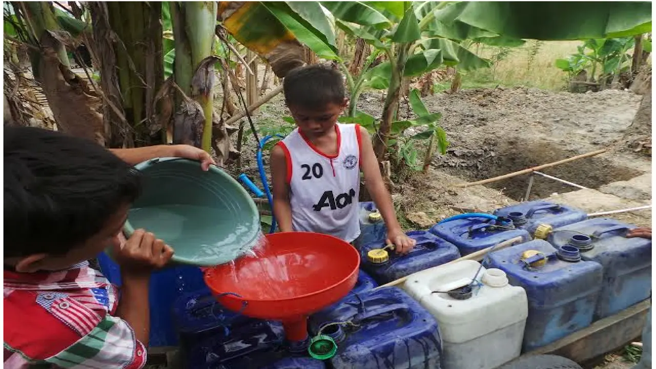 Berkah Musim Kemarau untuk Penjual Air Keliling