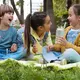 Sahabat Fimela, tidak semua anak bisa langsung merasa nyaman di tempat ramai, ada anak yang terlihat antusias di rumah, tetapi mendadak diam, malu, atau bahkan menangis saat bertemu banyak orang baru. [Dok/freepik.com]