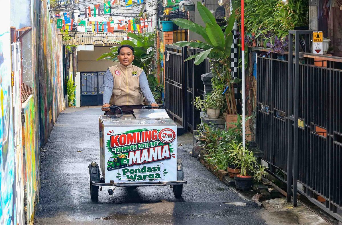 FOTO: Gerobak Listrik KomLing Permudah Pengelolaan Sampah Organik Warga
