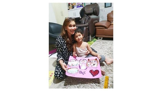 Ayu Ting Ting (Sumber: Instagram/@ayutingting92)