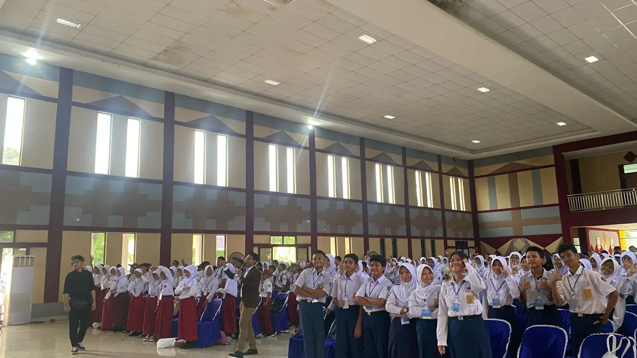 Kemenkominfo RI berkolaborasi dengan Dinas Pendidikan Kabupaten Bekasi dalam melaksanakan kegiatan nonton bareng (nobar) Literasi Digital Sektor Pendidikan untuk meningkatkan pemanfaatan teknologi dalam proses belajar mengajar.