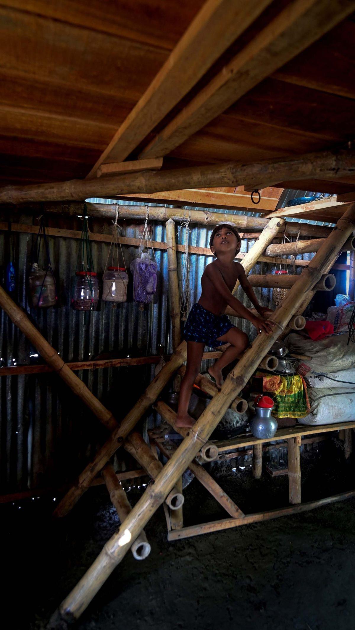 Keunggulan lain dari rumah Khudi Bari adalah biaya pembangunannya yang rendah. Dibandingkan dengan rumah konvensional, rumah ini jauh lebih murah dan dapat diakses oleh masyarakat berpenghasilan rendah.&nbsp;<br>