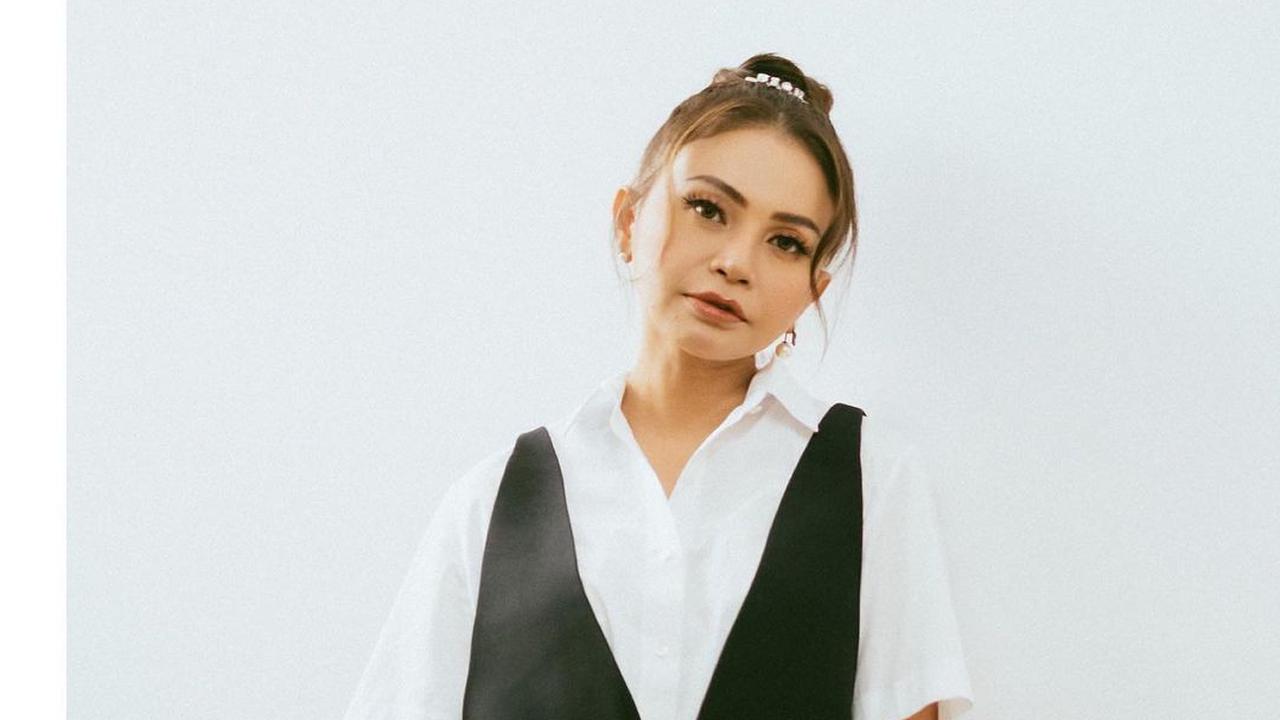 Potret Rossa yang Awet Muda