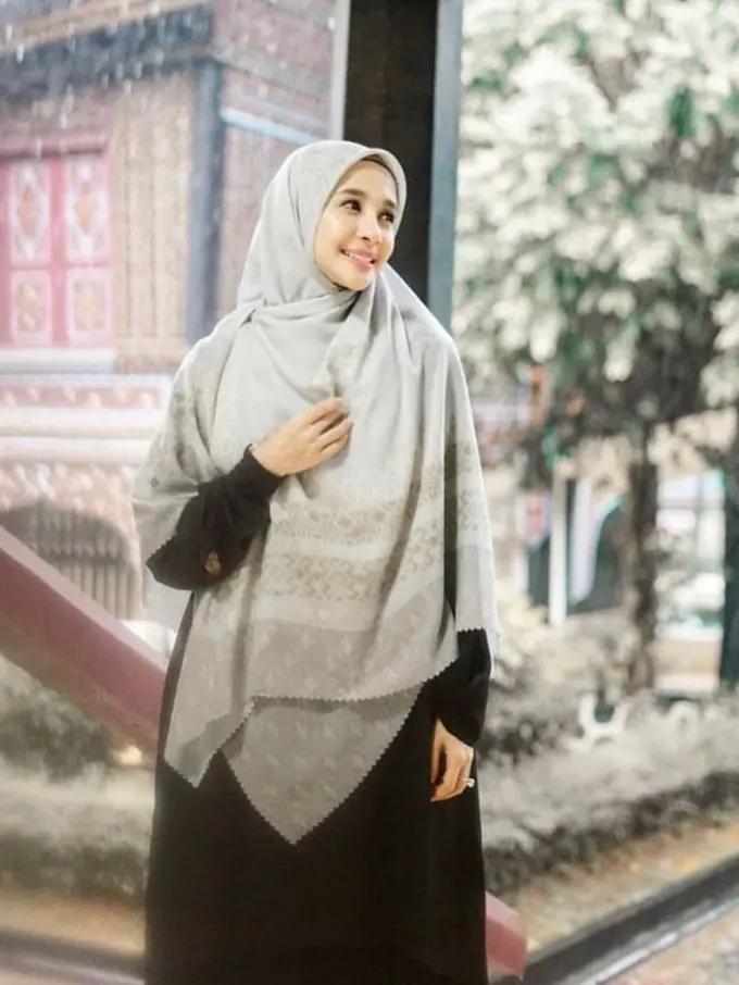 8 Potret Terkini Laudya Cynthia Bella yang Makin Menawan dengan Gaya Hijab Syar’i