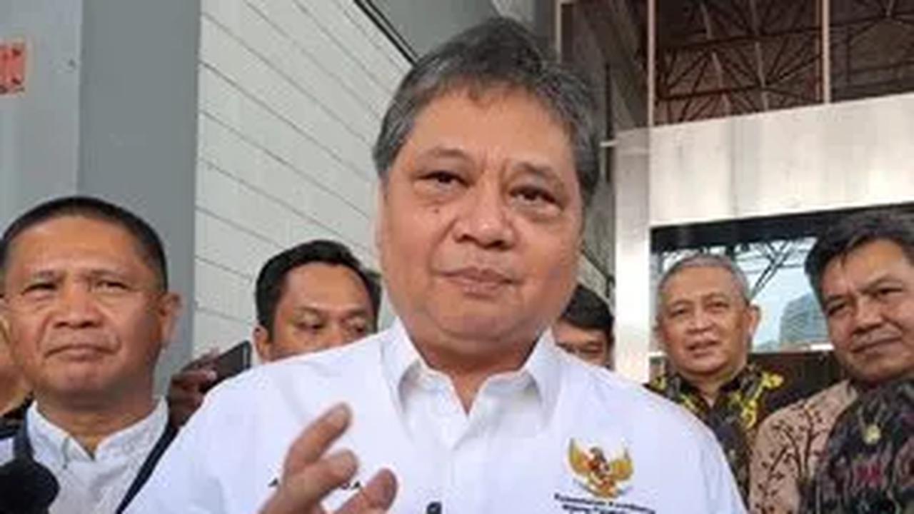 Adanya peningkatan tersebut mendorong pemerintah unntuk melakukan integrasi basis data KUR yang ada di Sistem Informasi Kredit Program (SIKP) dengan Sistem Layanan Informasi Keuangan (SLIK).