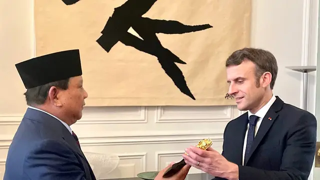 Menteri Pertahanan Republik Indonesia Prabowo Subianto memenuhi undangan pertemuan dengan Presiden Prancis Emmanuel Macron di Élysée Palace. (Dok Kemhan RI)