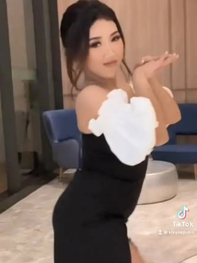 6 Potret Kiky Saputri Pakai Gaun Off Shoulder Ini Bikin Pangling