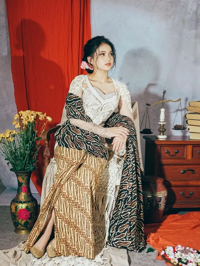 Potret Pesona Putri D'Academy 4 Dalam Balutan Kebaya. (Sumber: Instagram/da4_putri03)